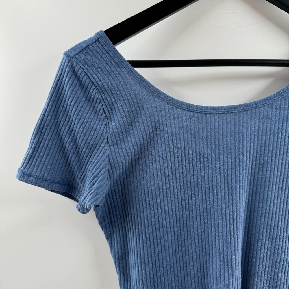 Hollister Blue Ribbed Cropped Top Scoop Neck Low Back Women’s Size Large - Picture 2 of 6